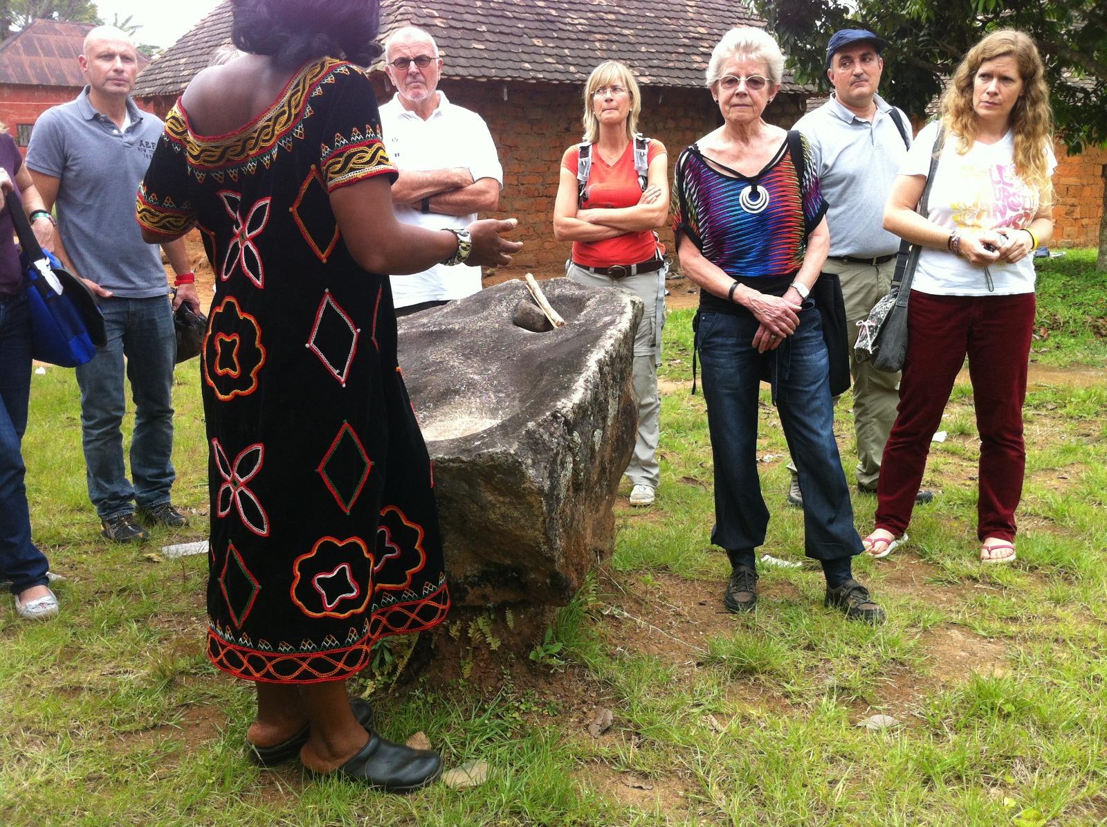 Équipe professionnelle participant à un événement d’entreprise organisé par un DMC au Cameroun